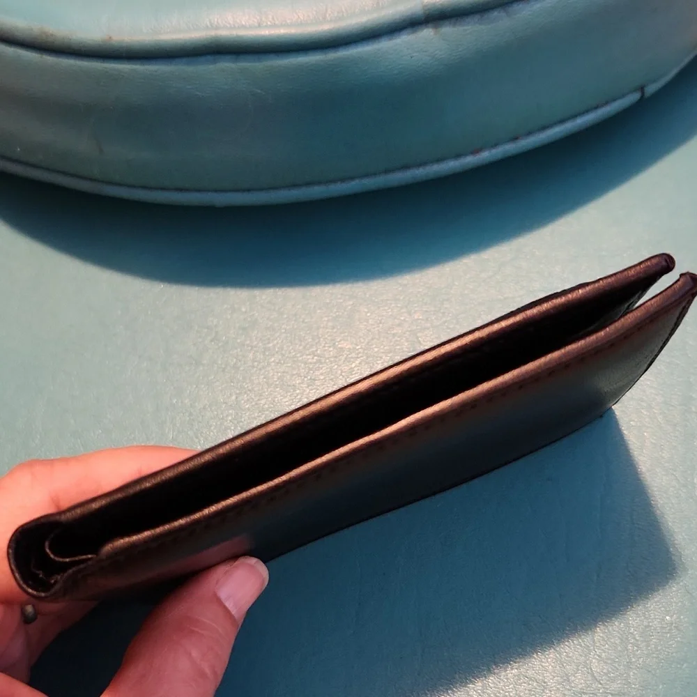Tumi Bifold Wallet Multiple Card Slots - 2 Places for paper bills